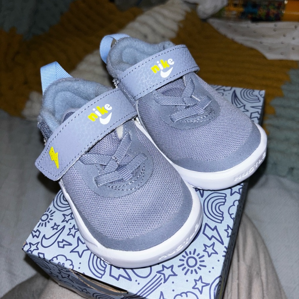 Size 4c Nike Sneakers never worn with box